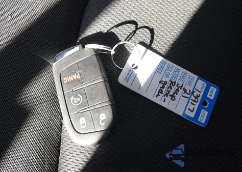 2021 Jeep Renegade Jeepster 4X4 z USA, uszkodzony, nr VIN ZACNJDAB2MPN10275